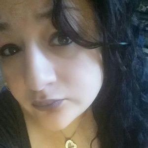 Meet your Posher, Carmela